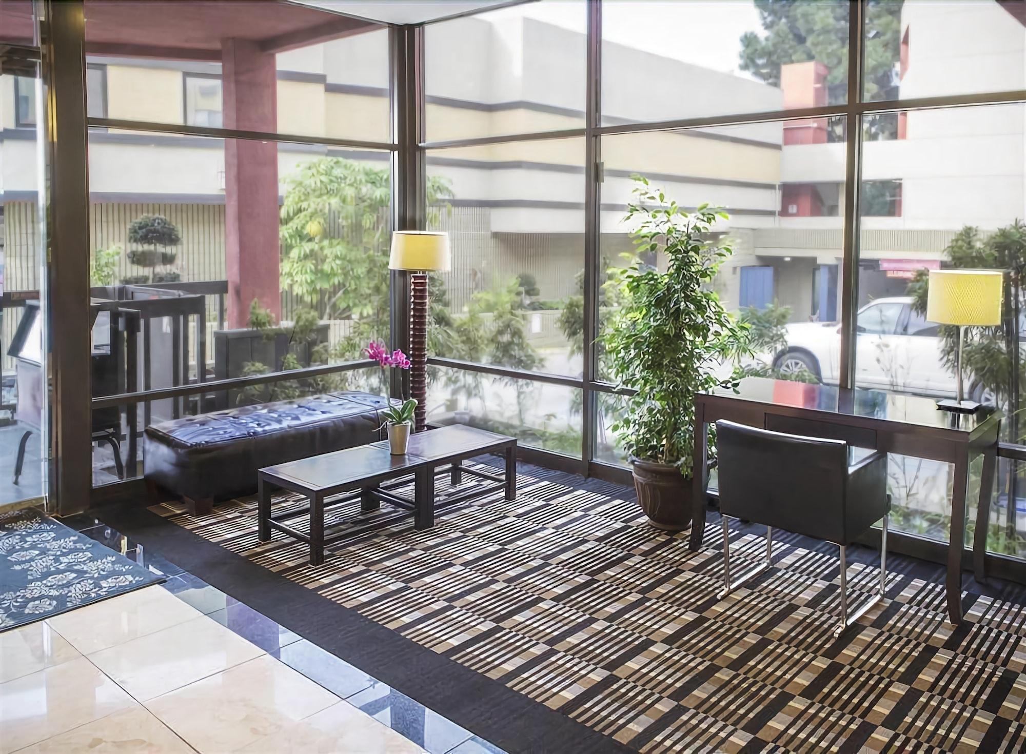 Baymont By Wyndham Monterey Park Hotel Buitenkant foto