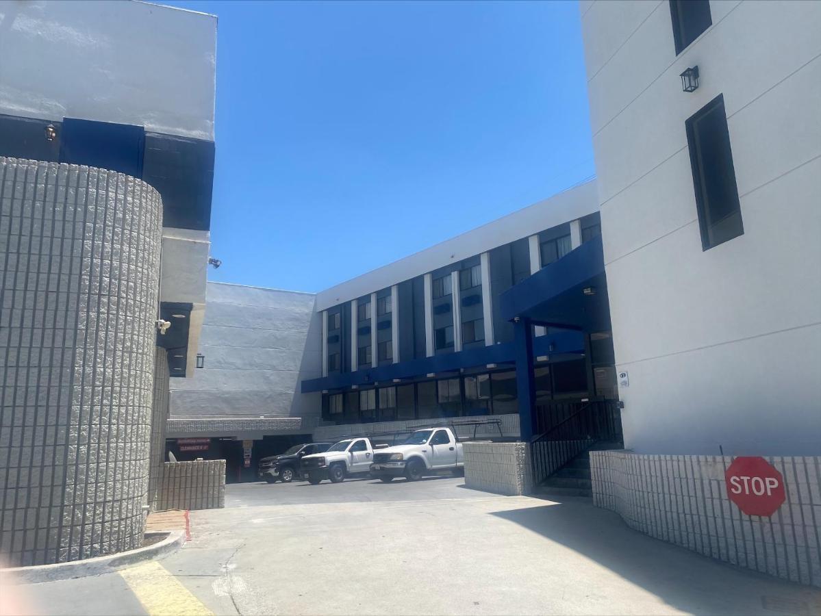 Baymont By Wyndham Monterey Park Hotel Buitenkant foto