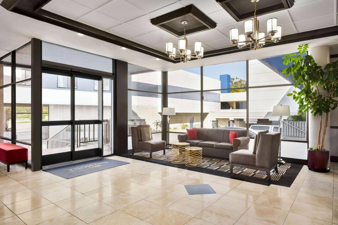 Baymont By Wyndham Monterey Park Hotel Buitenkant foto