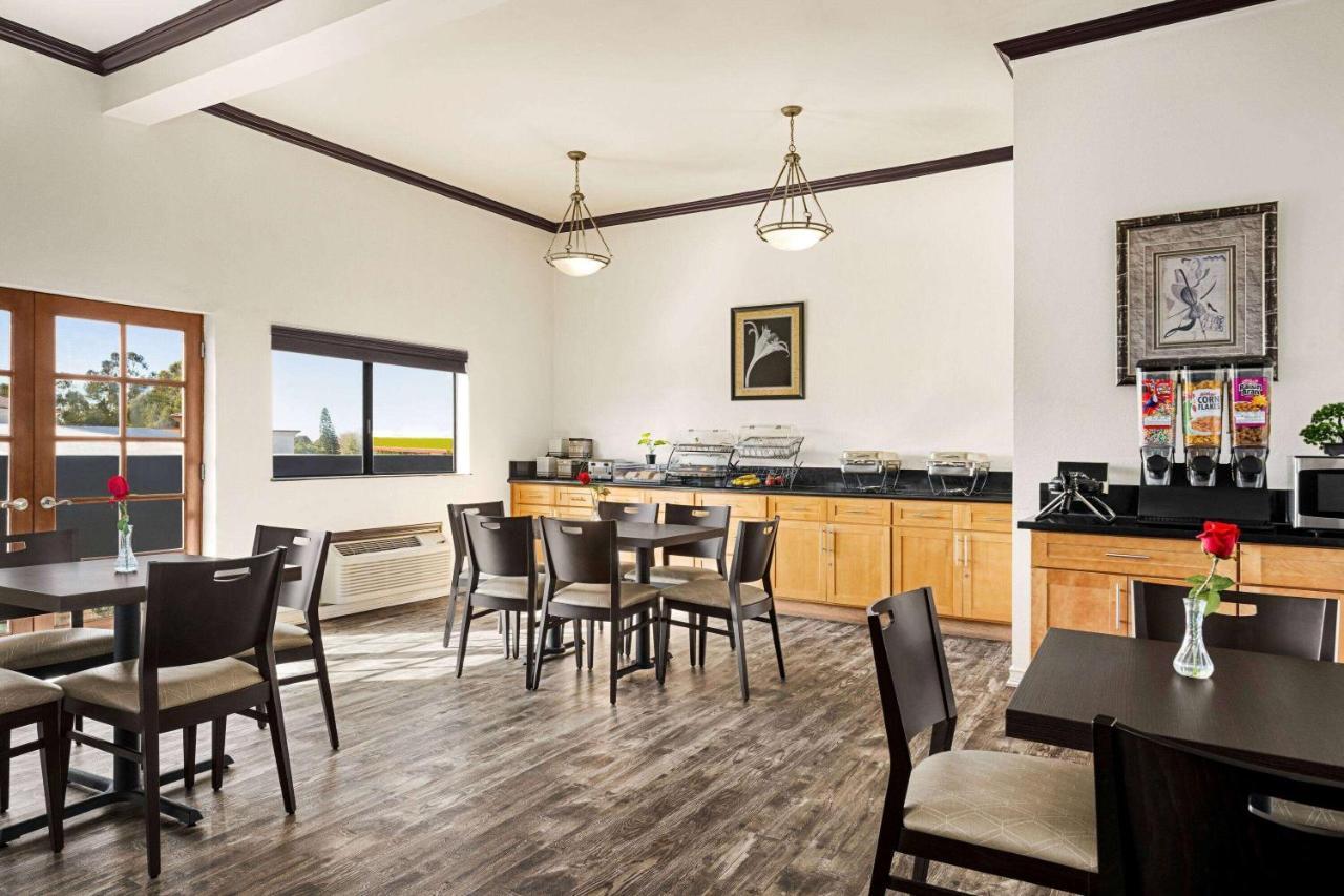 Baymont By Wyndham Monterey Park Hotel Buitenkant foto