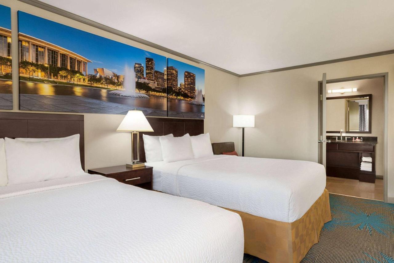 Baymont By Wyndham Monterey Park Hotel Buitenkant foto