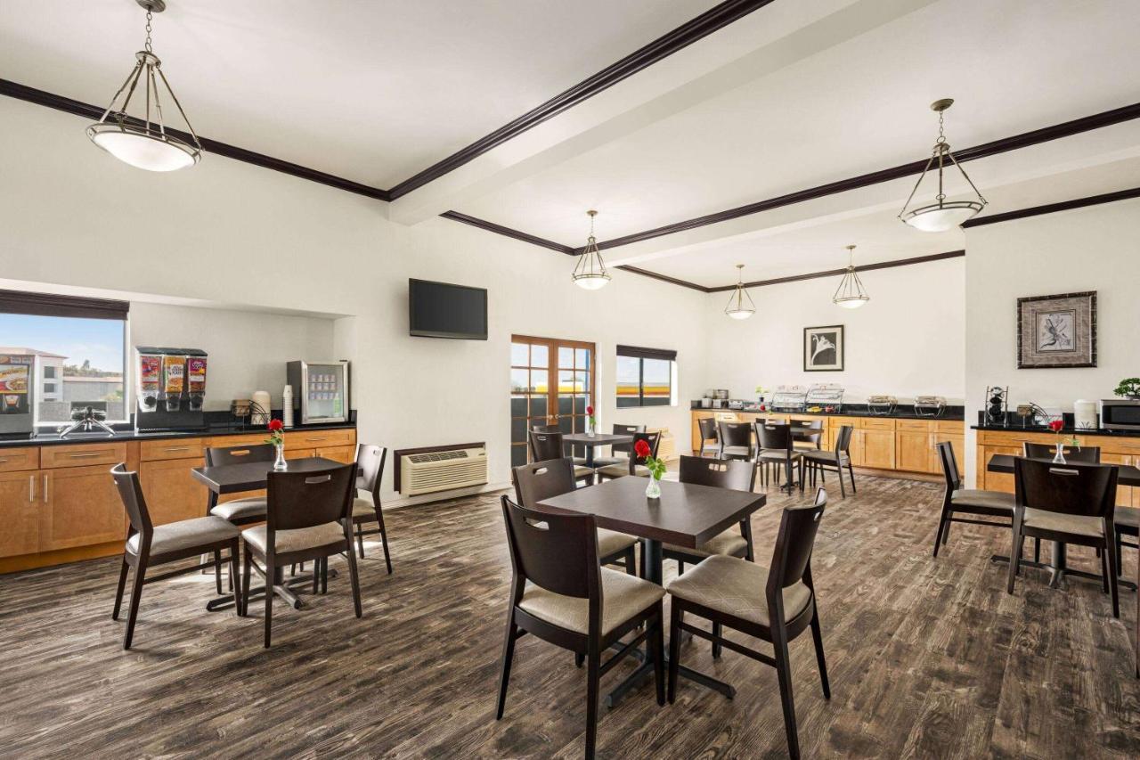 Baymont By Wyndham Monterey Park Hotel Buitenkant foto