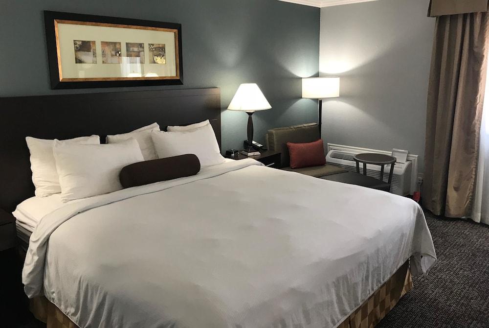 Baymont By Wyndham Monterey Park Hotel Buitenkant foto